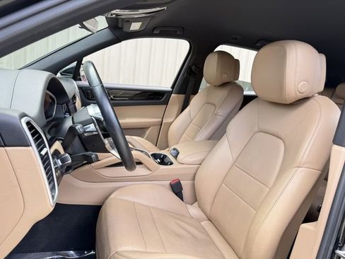 Used 2019 Porsche Cayenne image 12