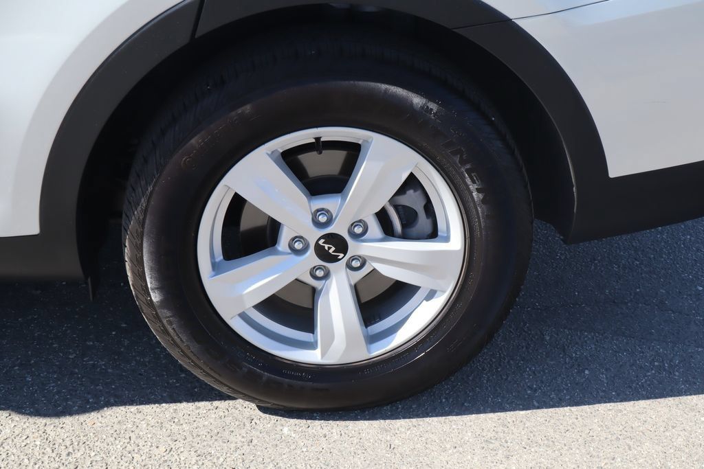 Used 2026 Kia Sorento LX FWD image 13