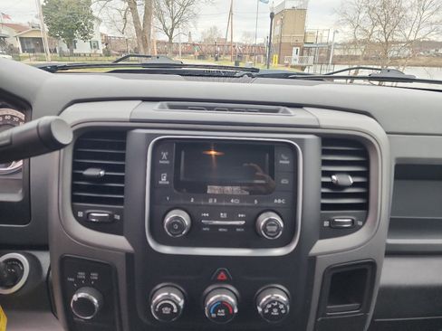 Used 2018 RAM 1500 ST w/ SXT Appearance Group image 16