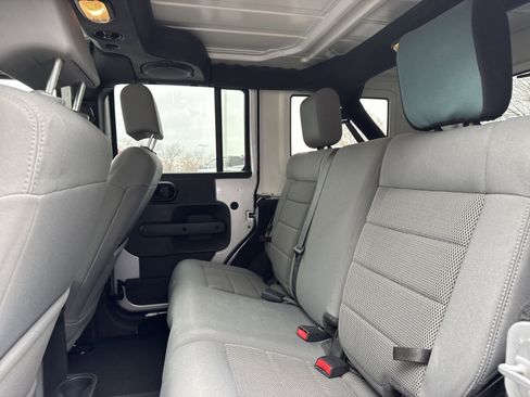 Used 2009 Jeep Wrangler Unlimited Rubicon w/ Trailer Tow Group image 27