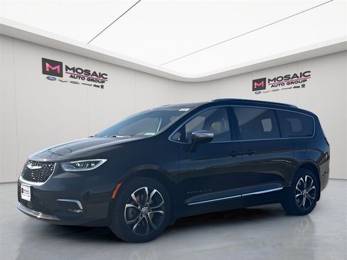 New 2026 Chrysler Pacifica Pinnacle image 3