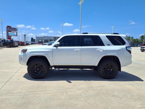 Certified 2023 Toyota 4Runner SR5 Premium w/ Moonroof Package AWD/4WD image 9