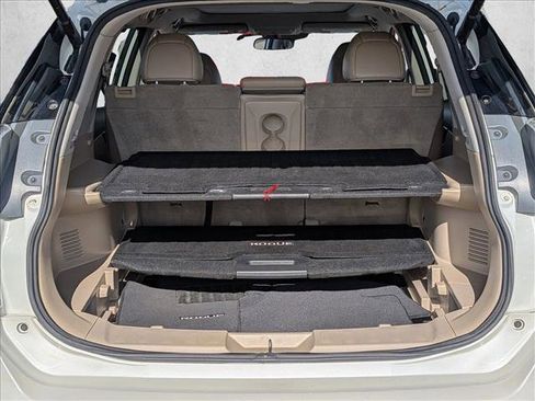 Used 2016 Nissan Rogue SL w/ SL Premium Package FWD image 17