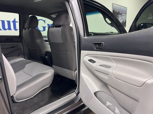 Used 2015 Toyota Tacoma 4x4 Double Cab w/ TRD Off-Road Package image 16