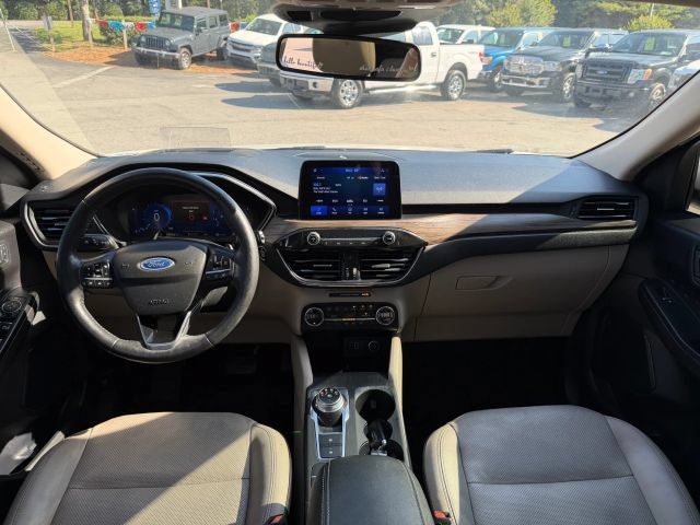 Used 2020 Ford Escape Titanium w/ Titanium Premium Package 2.0 AWD/4WD image 10