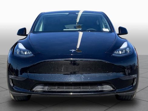 Used 2025 Tesla Model Y Long Range image 3