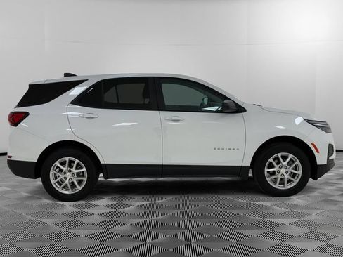 Used 2023 Chevrolet Equinox LS w/ LS Convenience Package AWD/4WD image 6