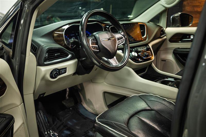 Used 2022 Chrysler Pacifica Limited FWD image 8