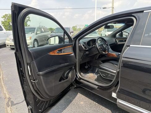 Used 2018 Lincoln MKX Select w/ Select Plus Package AWD/4WD image 18