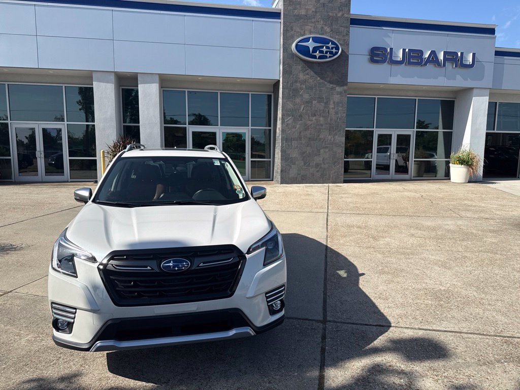 Used 2022 Subaru Forester Touring AWD/4WD image 2