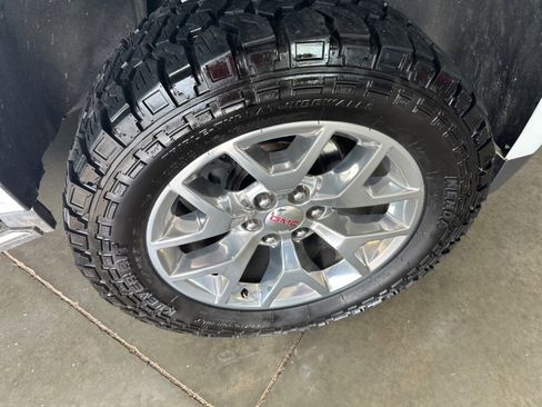 Used 2015 GMC Yukon SLE w/ Convenience Package image 5