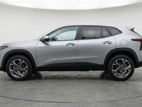 Used 2025 Chevrolet Trax LT FWD image 5