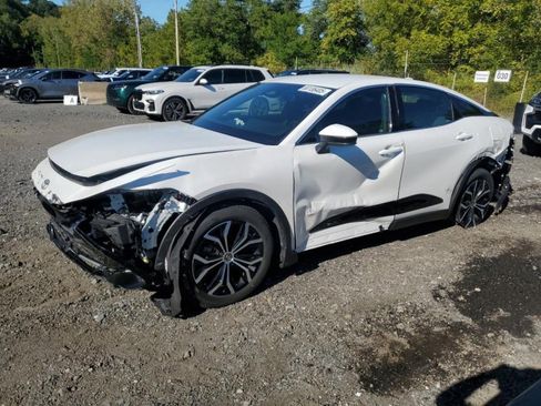 Used 2023 Toyota Crown XLE image 2