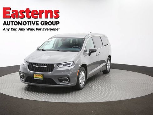 Used 2023 Chrysler Pacifica Touring-L FWD image 55