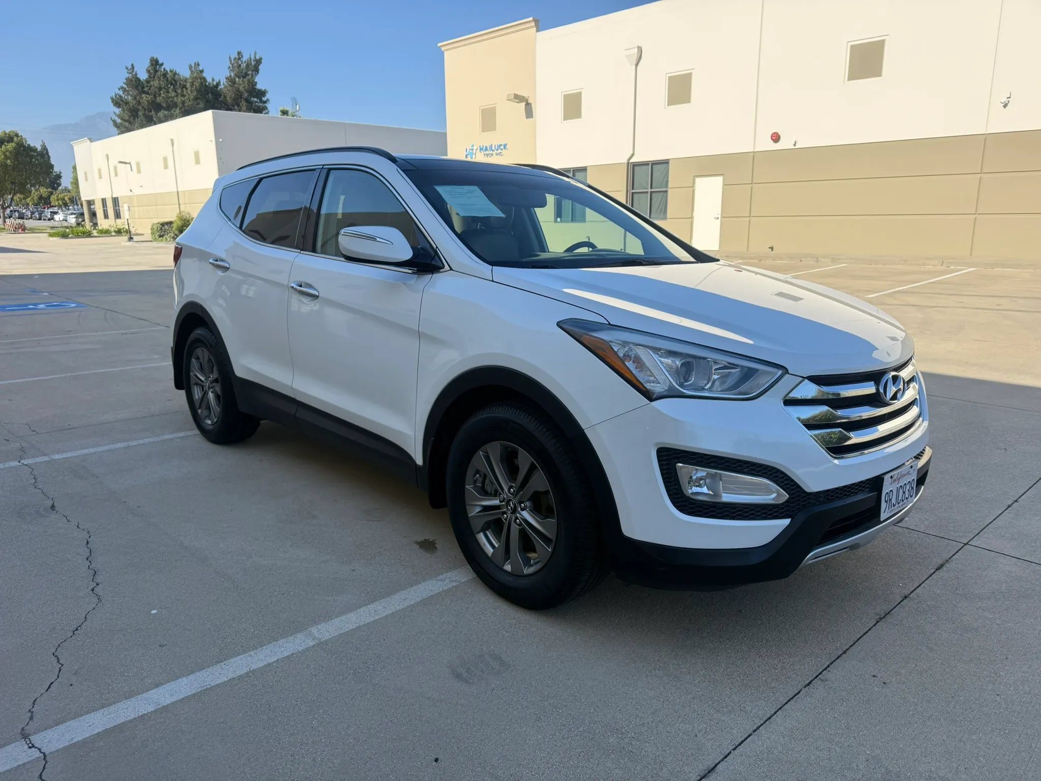 Used 2014 Hyundai Santa Fe Sport w/ Technology Package 04 AWD/4WD image 3