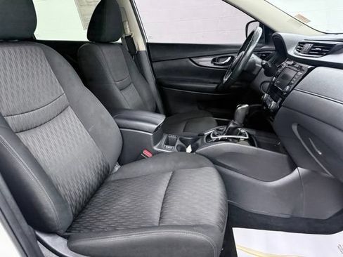 Used 2018 Nissan Rogue SV w/ Premium Package FWD image 19