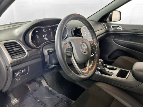 Used 2022 Jeep Grand Cherokee Laredo X AWD/4WD image 9