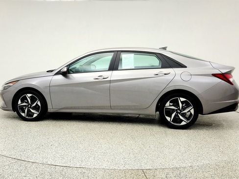 Used 2023 Hyundai Elantra SEL w/ Convenience Package FWD image 8