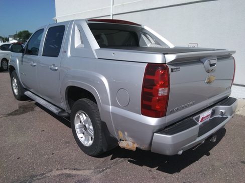 Used 2011 Chevrolet Avalanche LT image 7