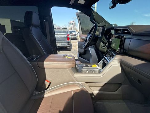 Certified 2025 GMC Sierra 2500 Denali w/ Max Trailering Package image 35