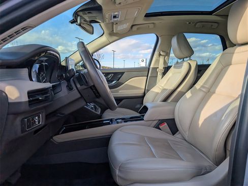 Used 2022 Lincoln Corsair AWD w/ Premium Package image 11