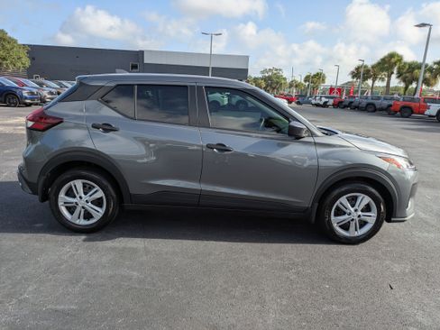 New 2025 Nissan Kicks Play S image 3