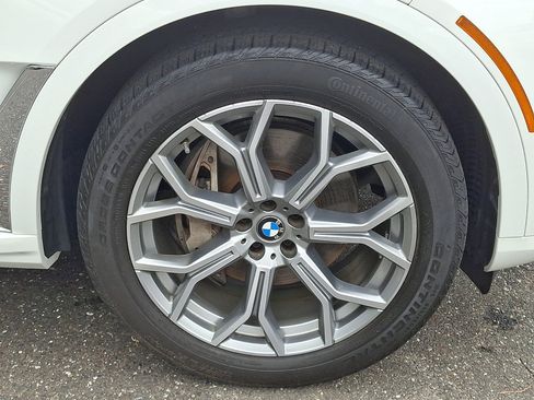 Used 2025 BMW X7 xDrive40i w/ Premium Package AWD/4WD image 9
