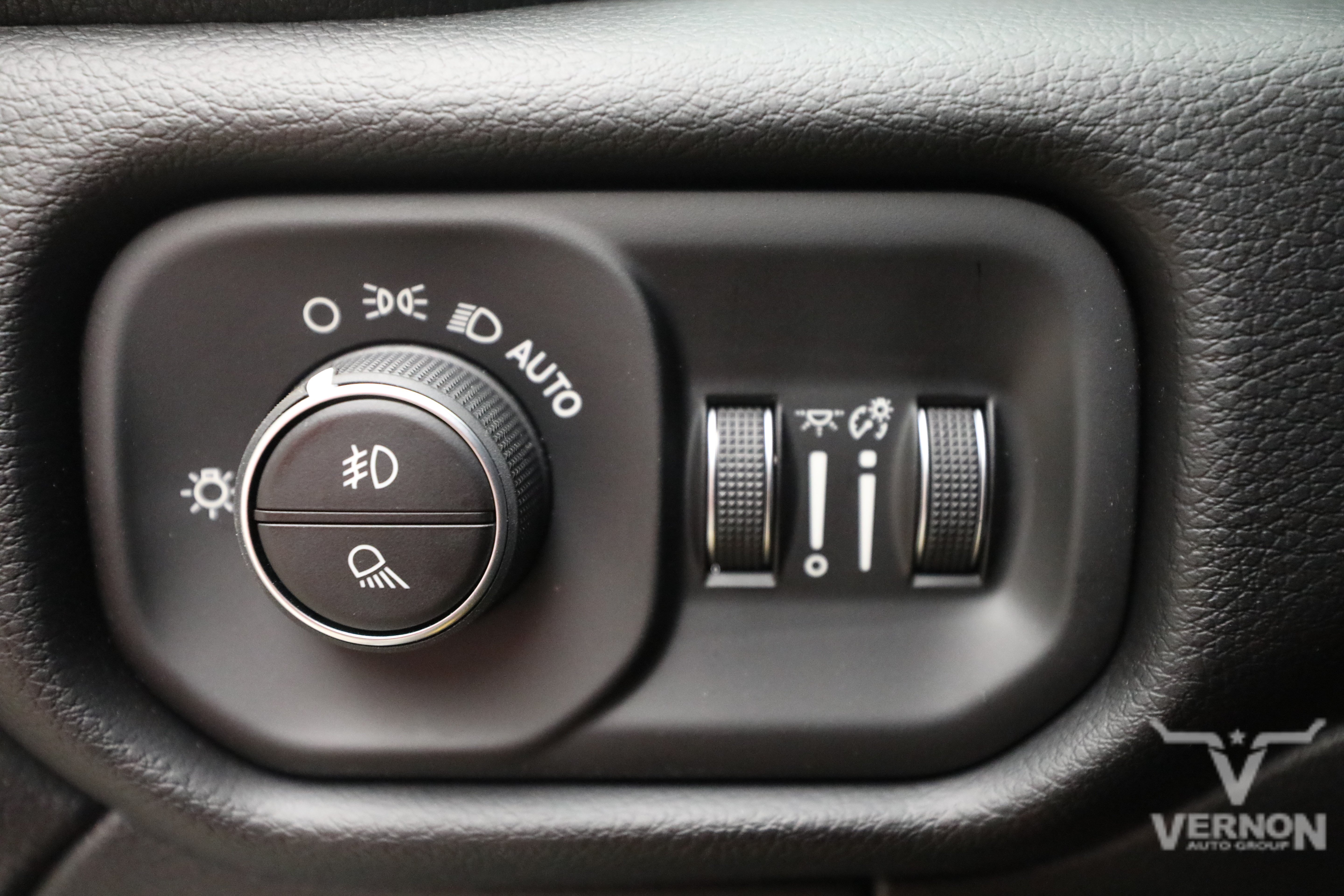 New 2026 RAM 3500 Laramie AWD/4WD image 15