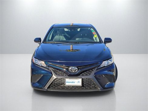 Used 2020 Toyota Camry SE image 2
