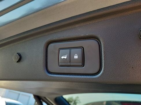New 2026 Nissan Pathfinder Platinum FWD image 9