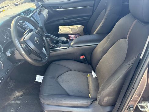 Used 2018 Toyota Camry LE w/ Moonroof Package FWD image 3