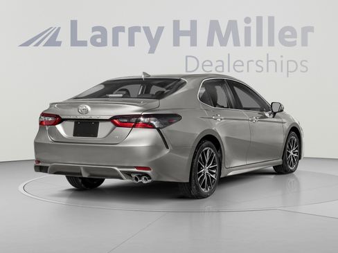 Used 2022 Toyota Camry SE w/ Carpet Mat Package (TMS) FWD image 2