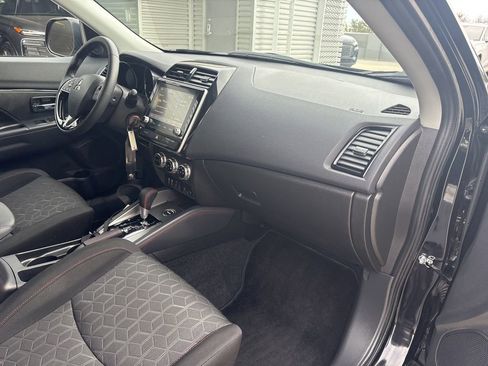 Used 2025 Mitsubishi Outlander Sport ES image 15