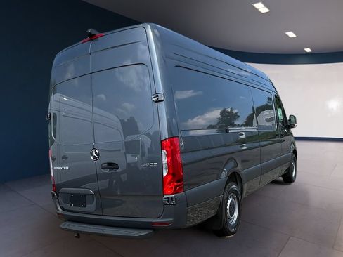 Used 2025 Mercedes-Benz Sprinter 2500 image 5