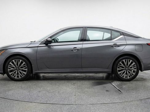 Used 2025 Nissan Altima 2.5 SV FWD image 5