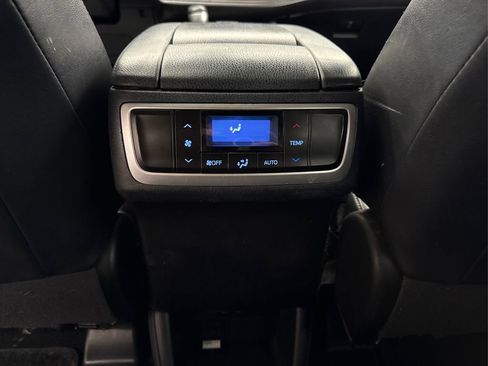 Used 2017 Toyota Highlander AWD V6 image 33