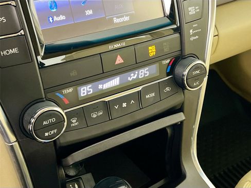 Used 2016 Toyota Camry LE image 14