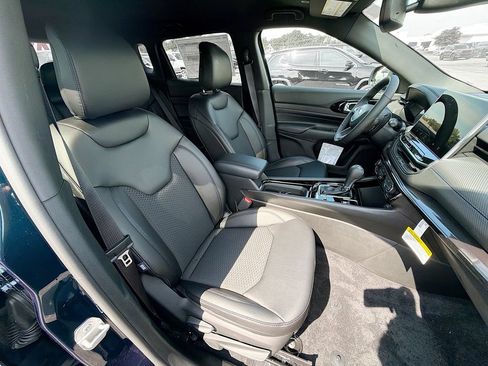 New 2026 Jeep Compass Latitude AWD/4WD image 34