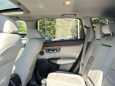 Used 2022 Honda CR-V Touring image 9