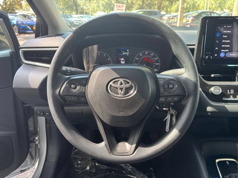 Used 2025 Toyota Corolla LE FWD image 25