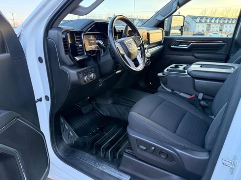 Used 2024 GMC Sierra 3500 SLE image 26
