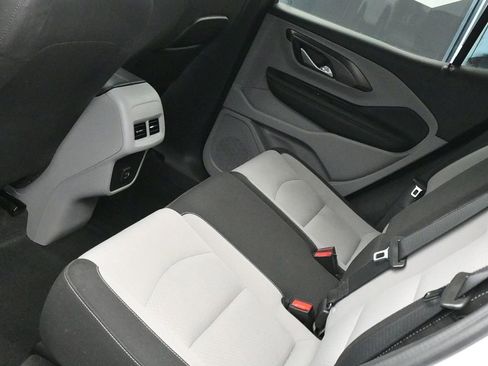 Used 2024 GMC Terrain SLE image 13