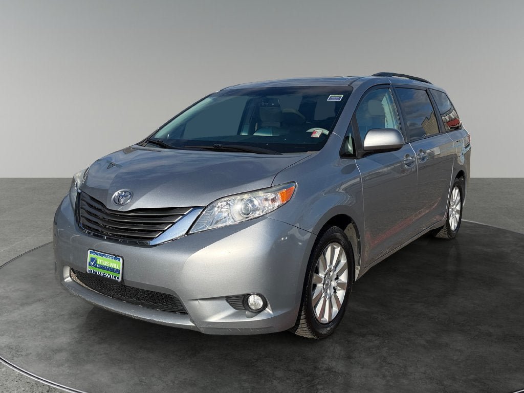 Used 2013 Toyota Sienna XLE AWD/4WD image 3