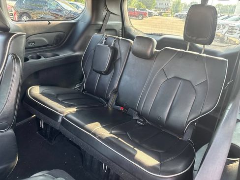 Used 2021 Chrysler Pacifica Limited w/ Uconnect Theater Family Group FWD image 21