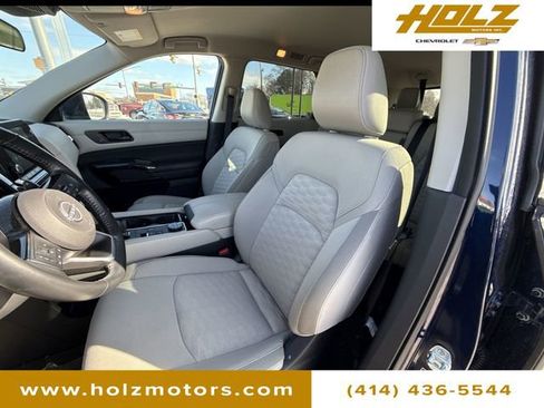 Used 2023 Nissan Pathfinder SV w/ Cargo Package image 18