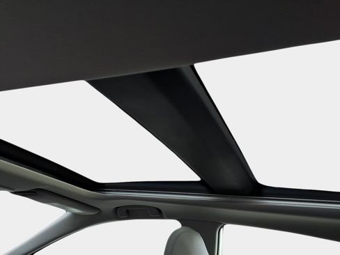 Used 2021 Toyota Camry XLE image 14