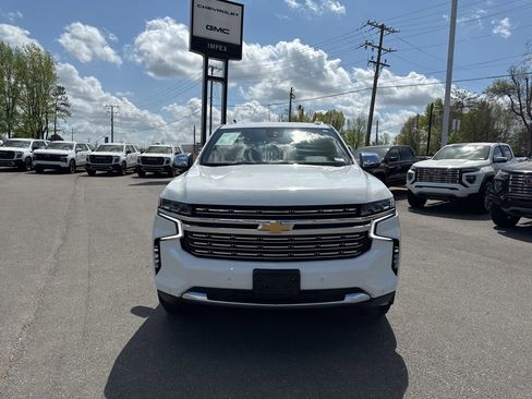 Used 2023 Chevrolet Suburban Premier image 8