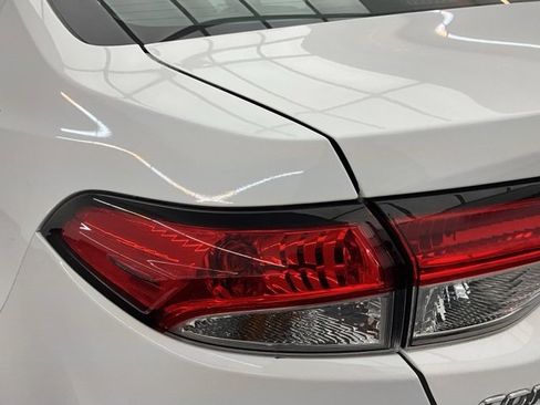 Used 2021 Toyota Corolla LE image 24