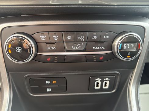 Certified 2019 Ford EcoSport SE w/ SE Convenience Package AWD/4WD image 28
