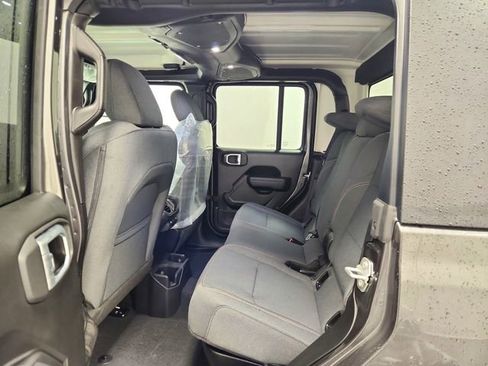 New 2025 Jeep Gladiator Willys image 21